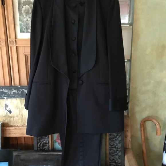 Louis Feraud ladies Tuxedo On Sale - Picture 6 of 6